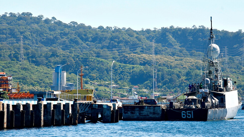 الرئيس الإندونيسي يعلن رسميا غرق الغواصة المفقودة ويتوجه بالتعازي لأسر الضحايا