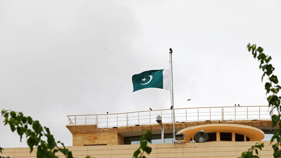 كبادرة "تضامن".. باكستان تعرض مساعدة الهند في مكافحة كورونا