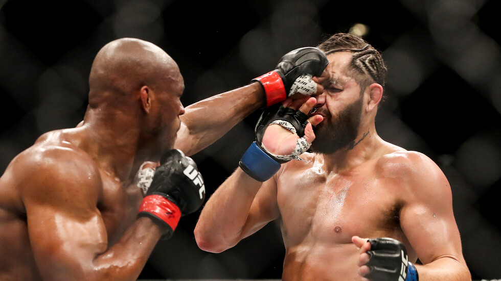 شاهد.. كامارو عثمان يسقط ماسفيدال بضربة قاضية "خاطفة" ويحافظ على لقبه