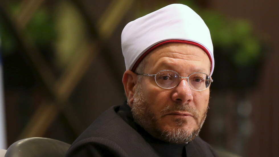 مفتي مصر يحدد الشروط والحالات التي يمكن للطالب أو العامل الإفطار بسببها