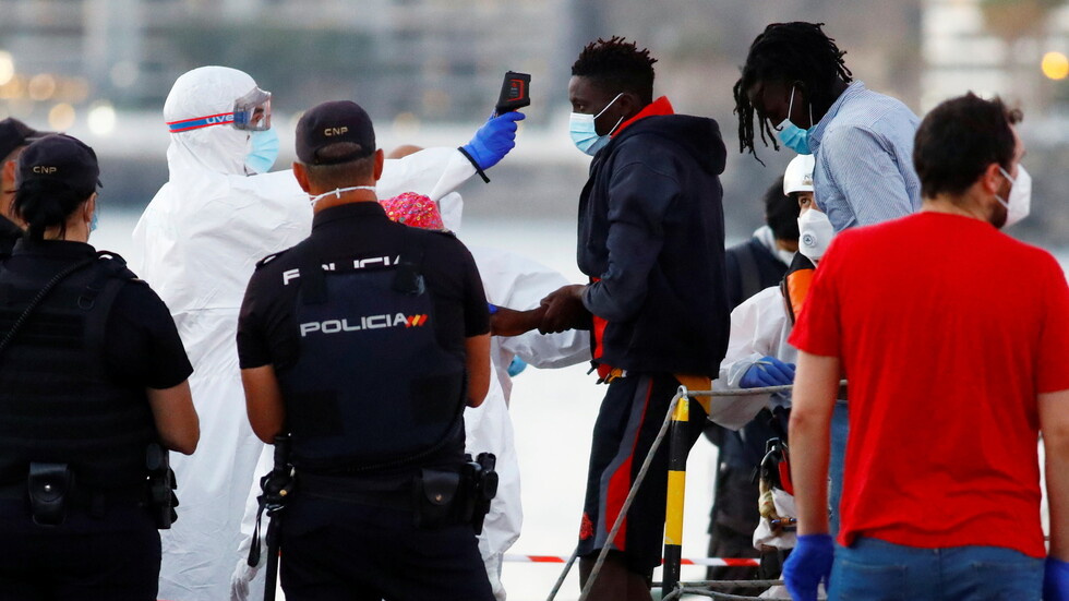 3 مغاربة يعبرون سباحة إلى مدينة سبتة