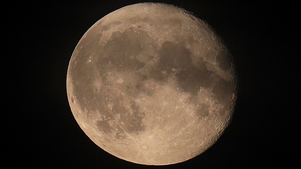 الصين تكشف عن خططها لاستكشاف القمر