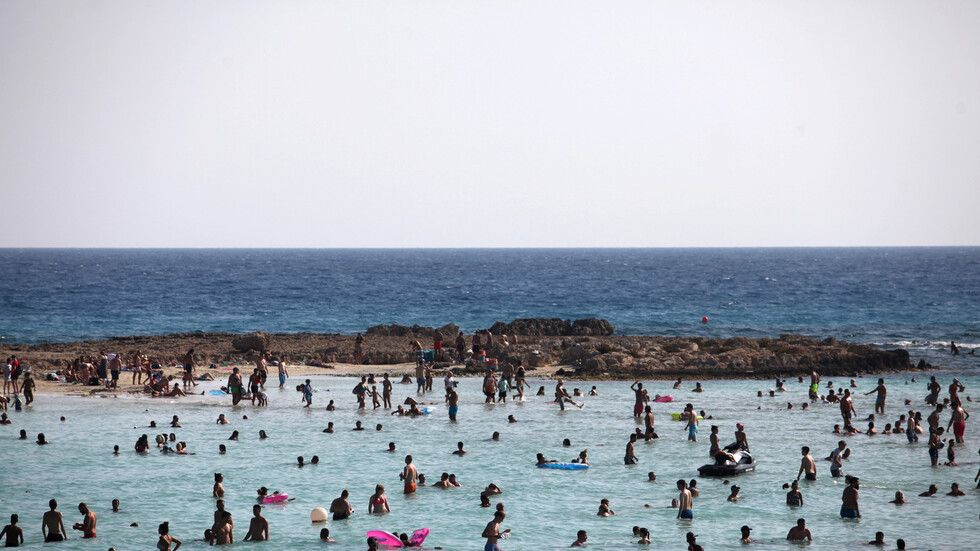 قبرص تستقبل السياح المحصنين ضد كورونا من 65 بلدا