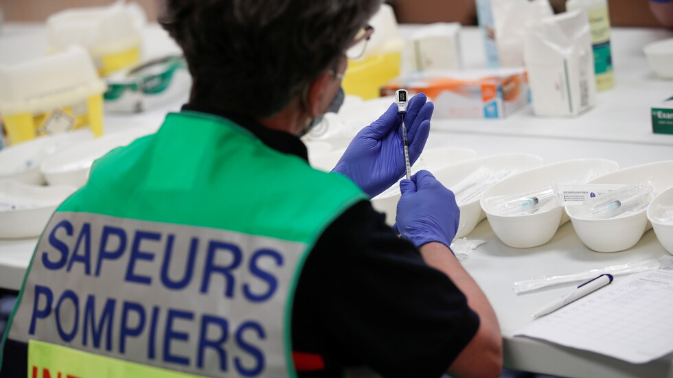 فرنسا.. تراجع إصابات كورونا وارتفاع عدد مرضى العناية المركزة