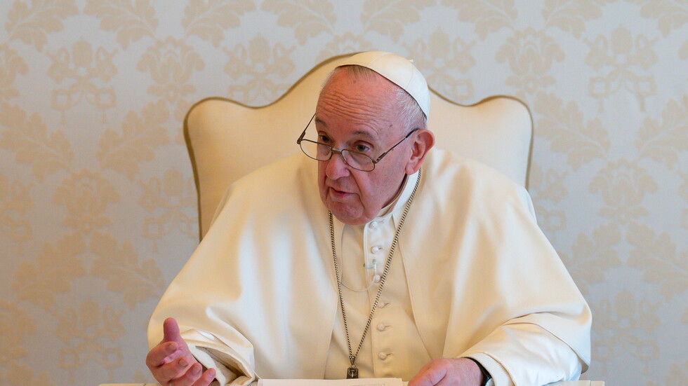 البابا فرنسيس لعون: لبنان لا يمكنه أن يفقد هويته