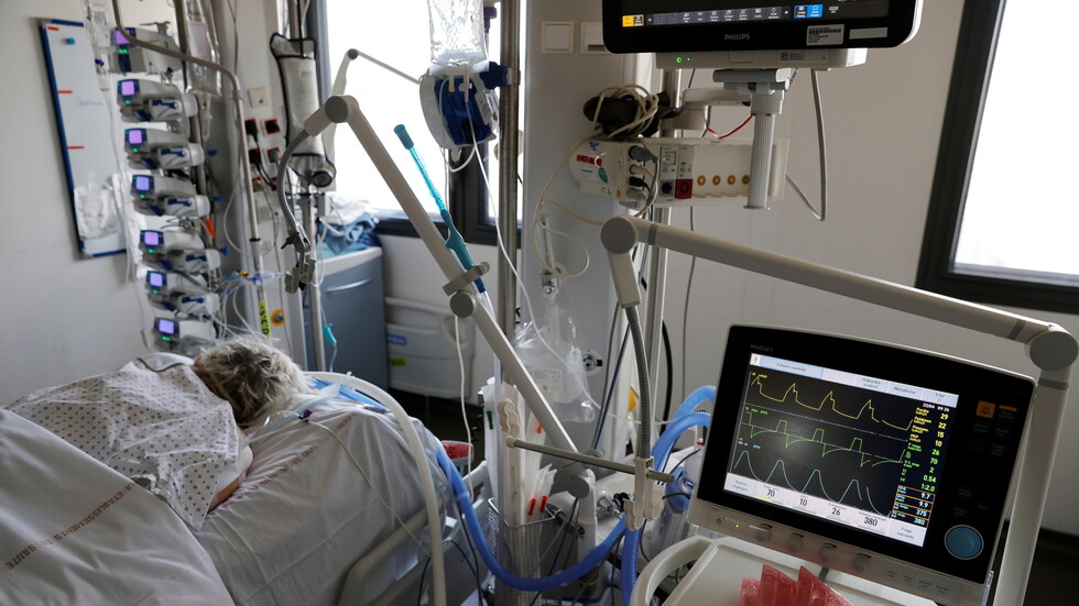 فرنسا تسجل تراجعا طفيفا بعدد مرضى كورونا في العناية المركزة