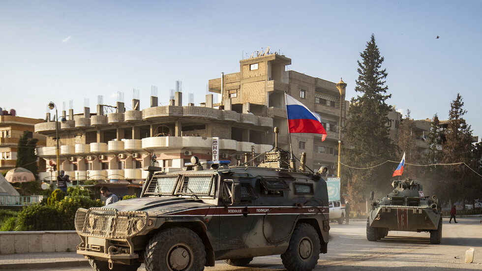 سوريا.. الشرطة العسكرية الروسية تسيّر دوريات في القامشلي لضمان وقف الاشتباكات