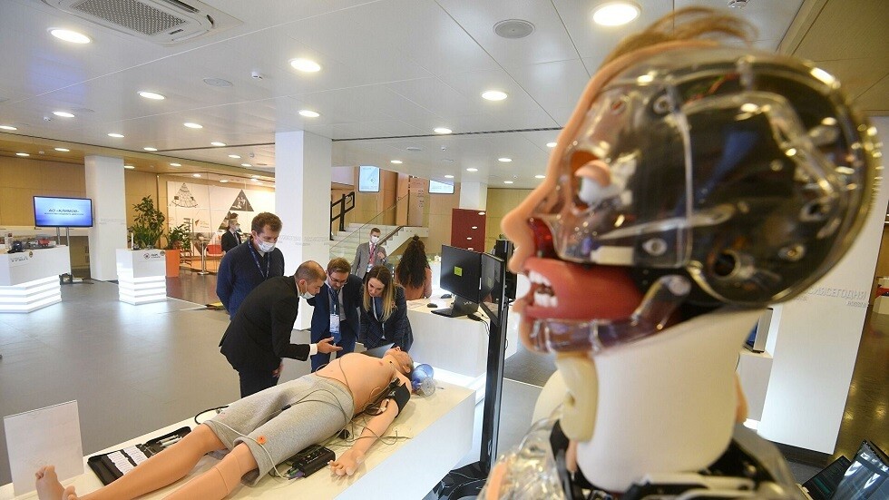 عالم روسي يعلّق على إمكانية إنشاء رواد فضاء سايبورغ