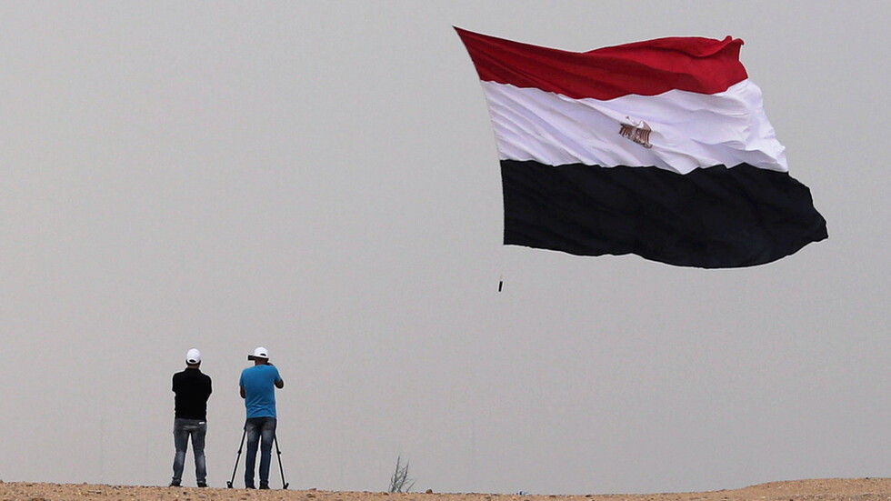 بعد إصابتها أثناء التصوير.. صورة تكشف الكدمات والجروح بوجه "بنت السلطان" في مصر