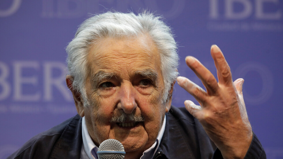 رئيس الأوروغواي السابق يخضع لعمل جراحي لنزع حسكة من المريء