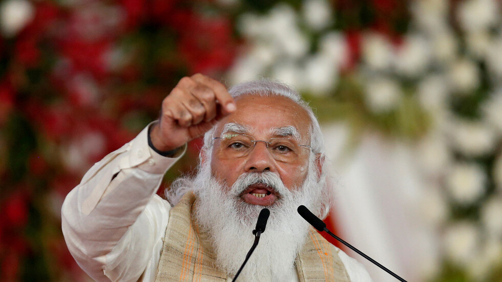 "فيسبوك" يحظر وسما يدعو رئيس الوزراء الهندي إلى الاستقالة