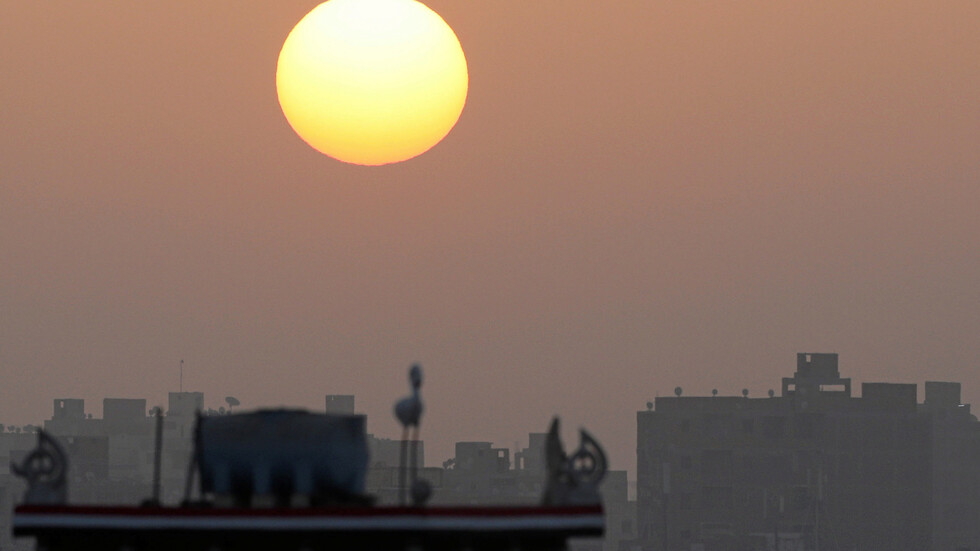 الأرصاد الجوية المصرية تحذر المصريين من طقس شديد الحرارة