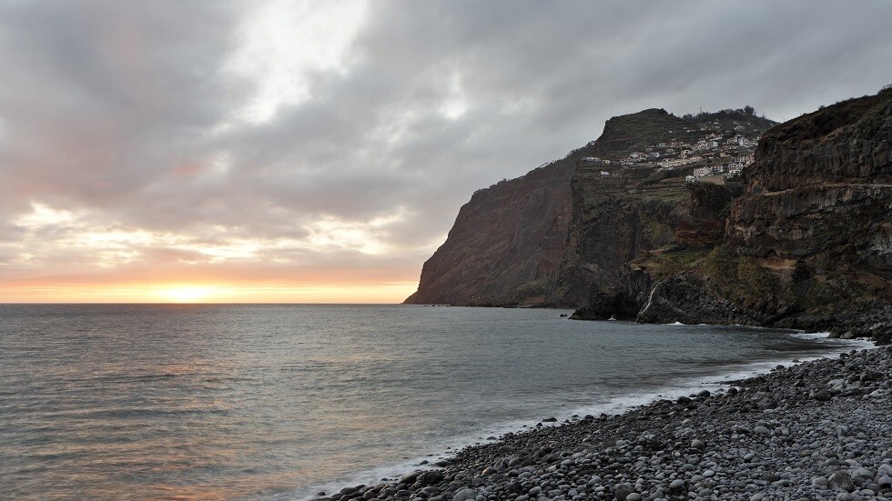 علماء الجيوفيزياء يحددون عمر البحر الأحمر