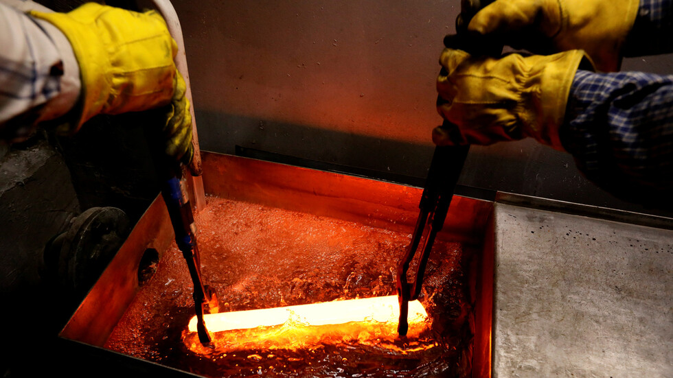 115 مرة أغلى من الفضة.. معدن نفيس روسيا أكبر مصدريه يسجل مستوى تاريخيا