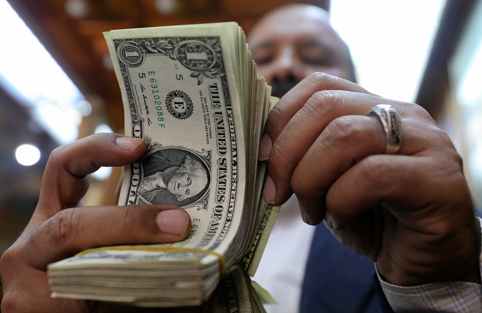 احتياطي النقد الأجنبي في مصر يرتفع خلال شهر بنحو 136 مليون دولار