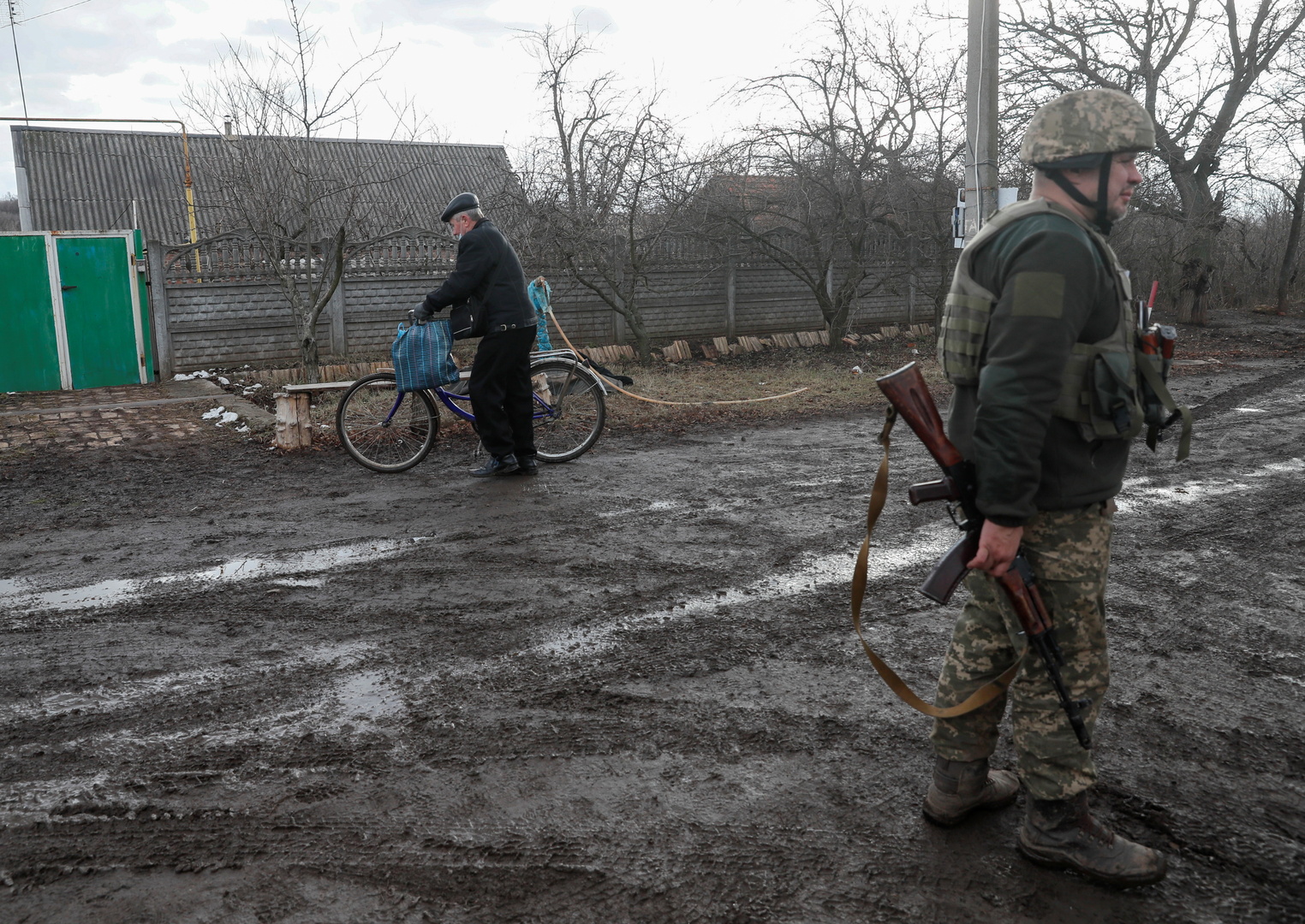 أوكرانيا تعلن مقتل اثنين من جنودها في دونباس