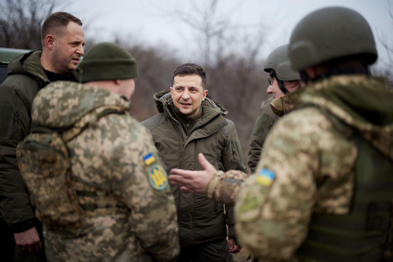 الرئيس الأوكراني على الجبهة في دونباس