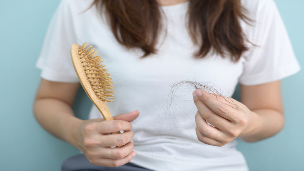 علاج التساقط: الكشف عمّا يساعد في زيادة نمو الشعر!