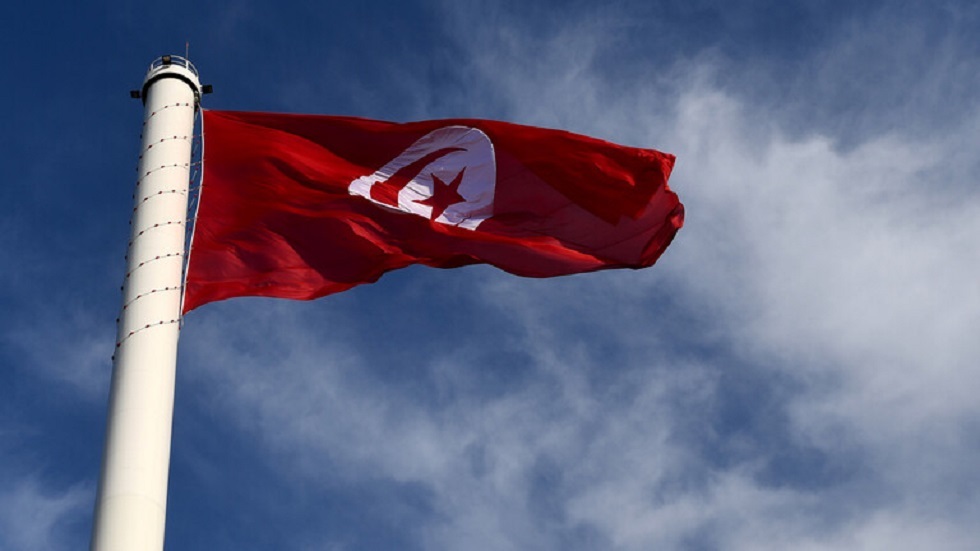 الحكومة التونسية تتبرع بنصف راتب أبريل