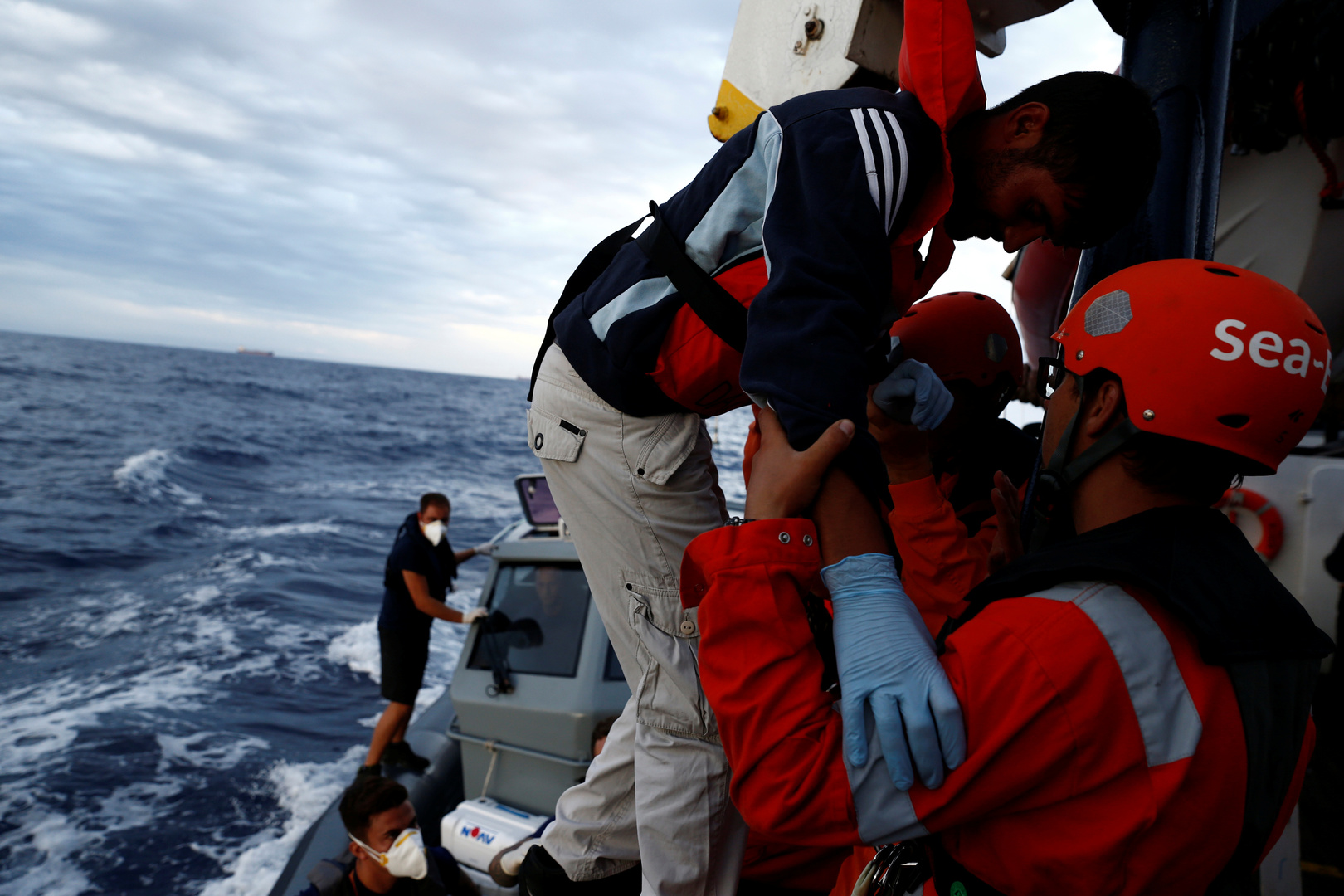 إيطاليا تفرج عن سفينة إنقاذ المهاجرين 