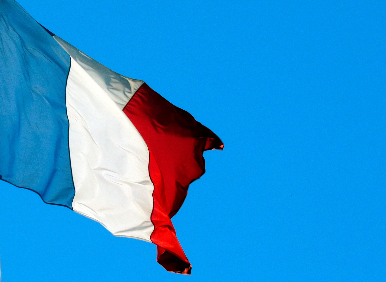 مصدر بالشرطة الفرنسية: مقتل شخص بإطلاق نار أمام مستشفى في باريس
