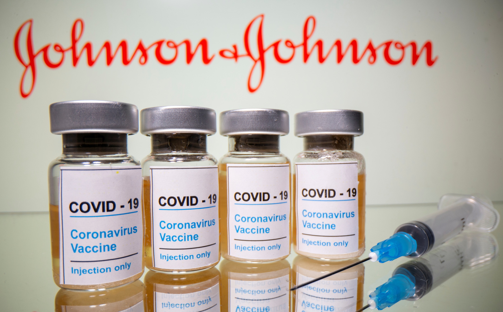 الولايات المتحدة توصي بتعليق التطعيم بلقاح من تطوير 