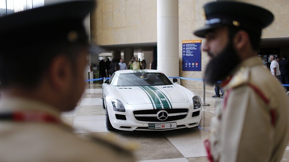 الإمارات.. السجن 14 عاما لثلاثة متهمين خليجيين انتحلوا صفة رجال أمن