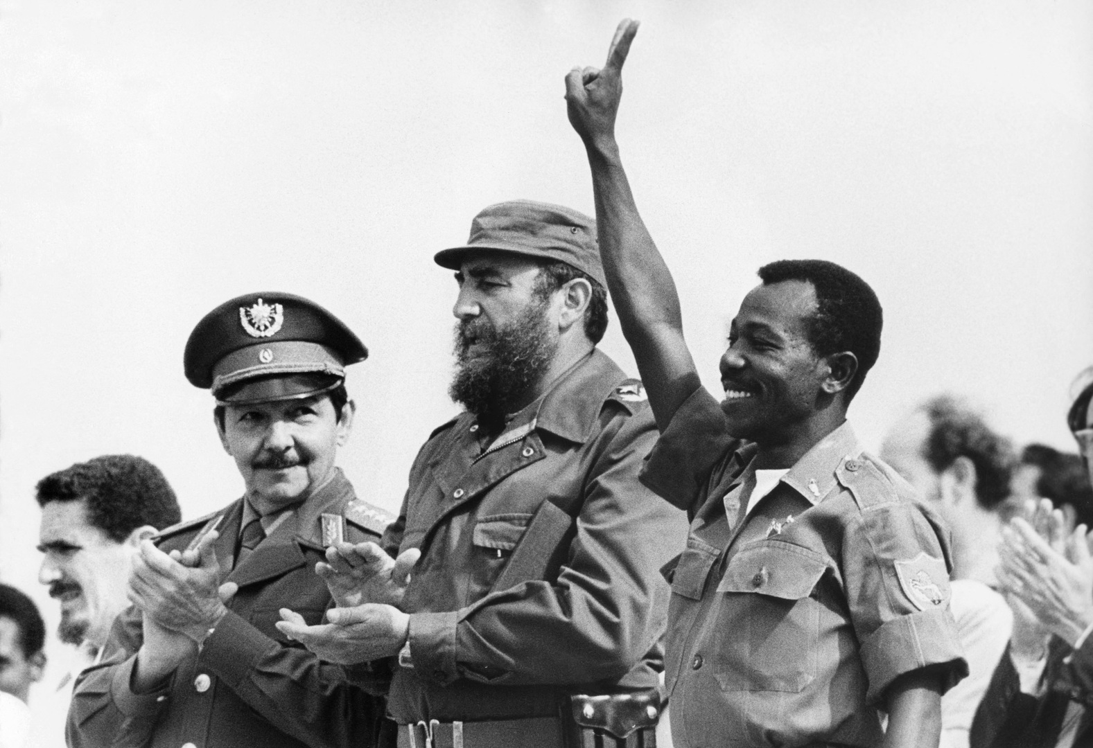 راؤول كاسترو يتخلى عن قيادة الحزب الشيوعي في كوبا