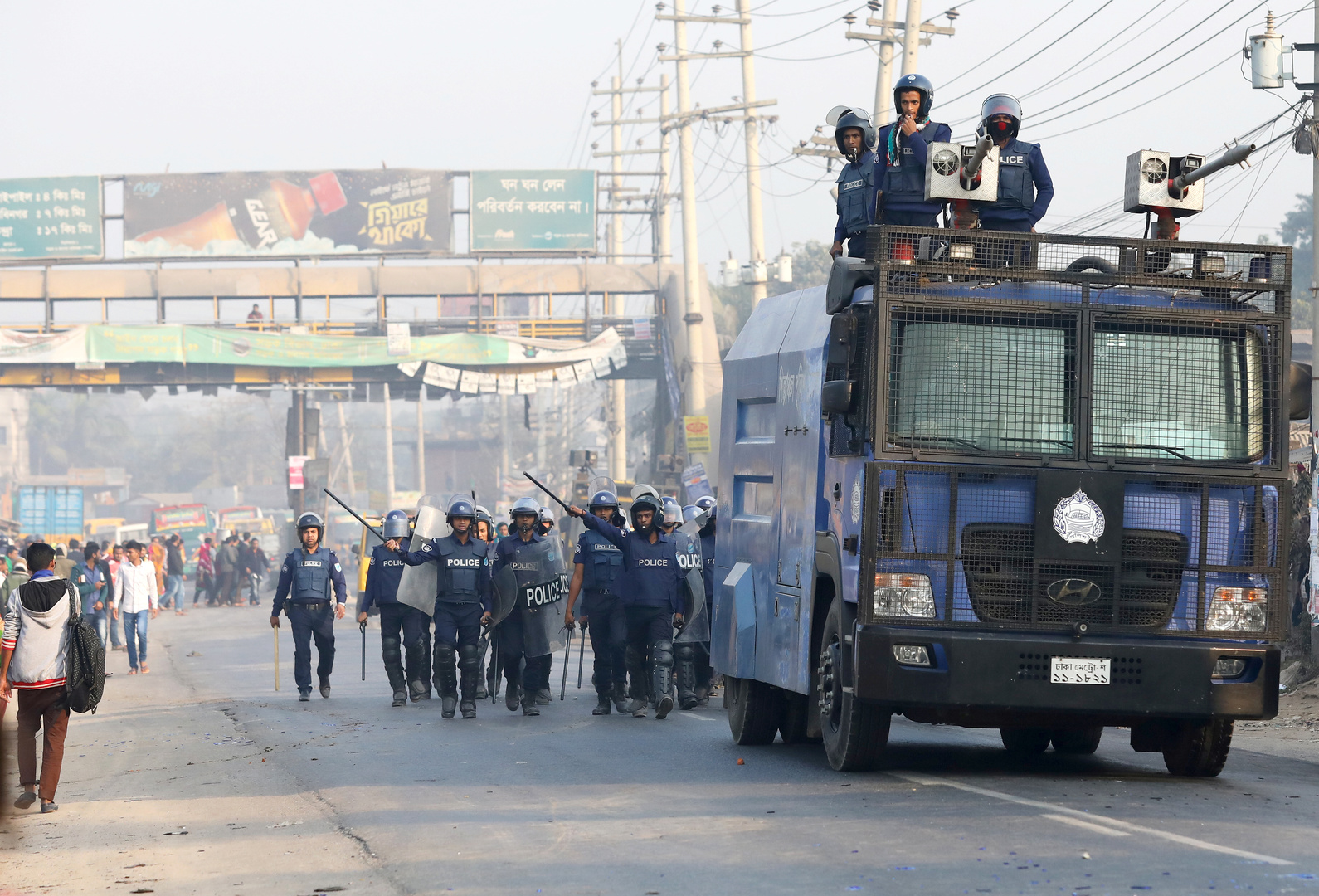 مقتل أربعة عمال وإصابة عدد كبير في اشتباك مع الشرطة ببنغلاديش