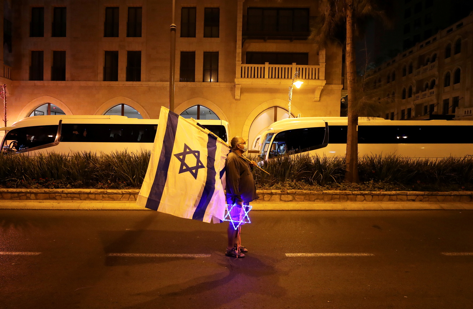 جنود إسرائيليون من ذوي الاحتياجات الخاصة يتظاهرون أمام وزارة الدفاع