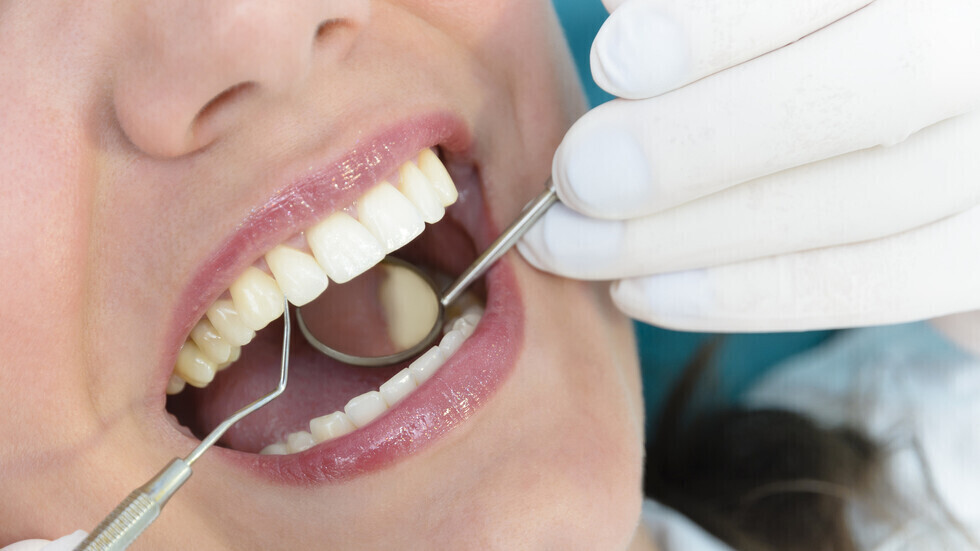 نظافة الفم البسيطة قد تقلل من احتمالية وصول SARS-CoV-2 إلى الرئتين ومن شدة 
