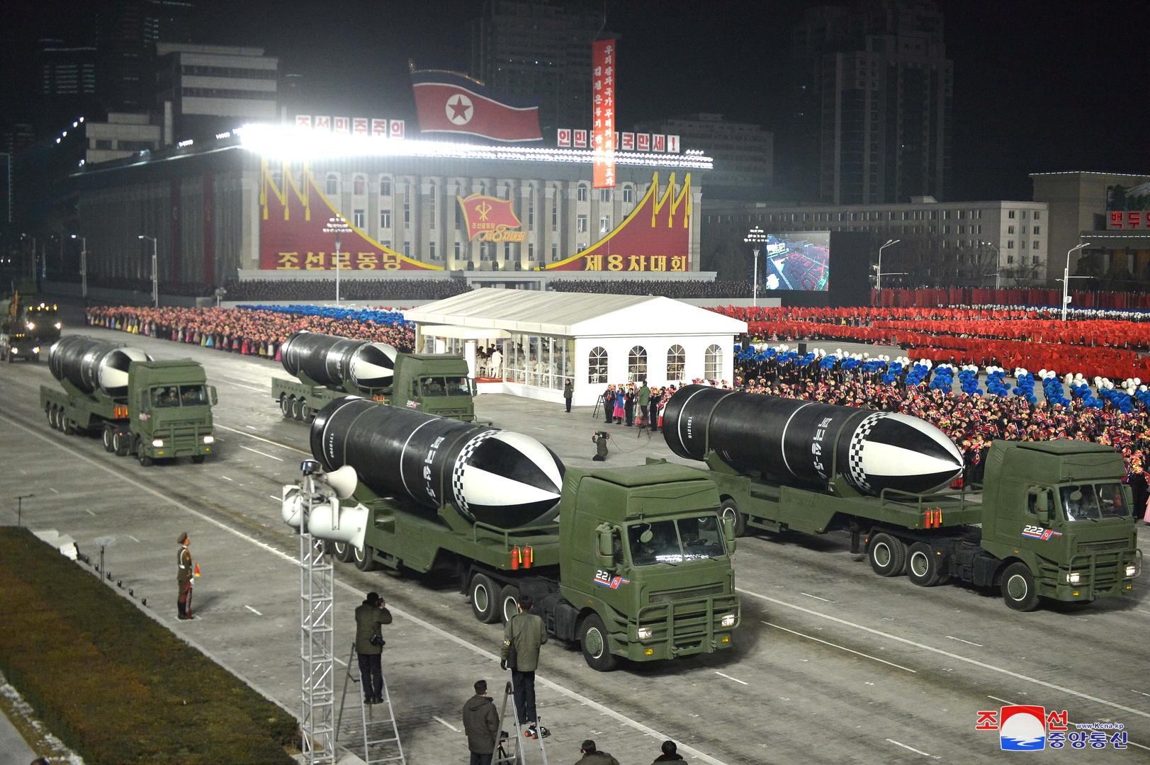 مركز أبحاث أمريكي: كوريا الشمالية تواصل العمل على بارجة اختبار صاروخ غاطس