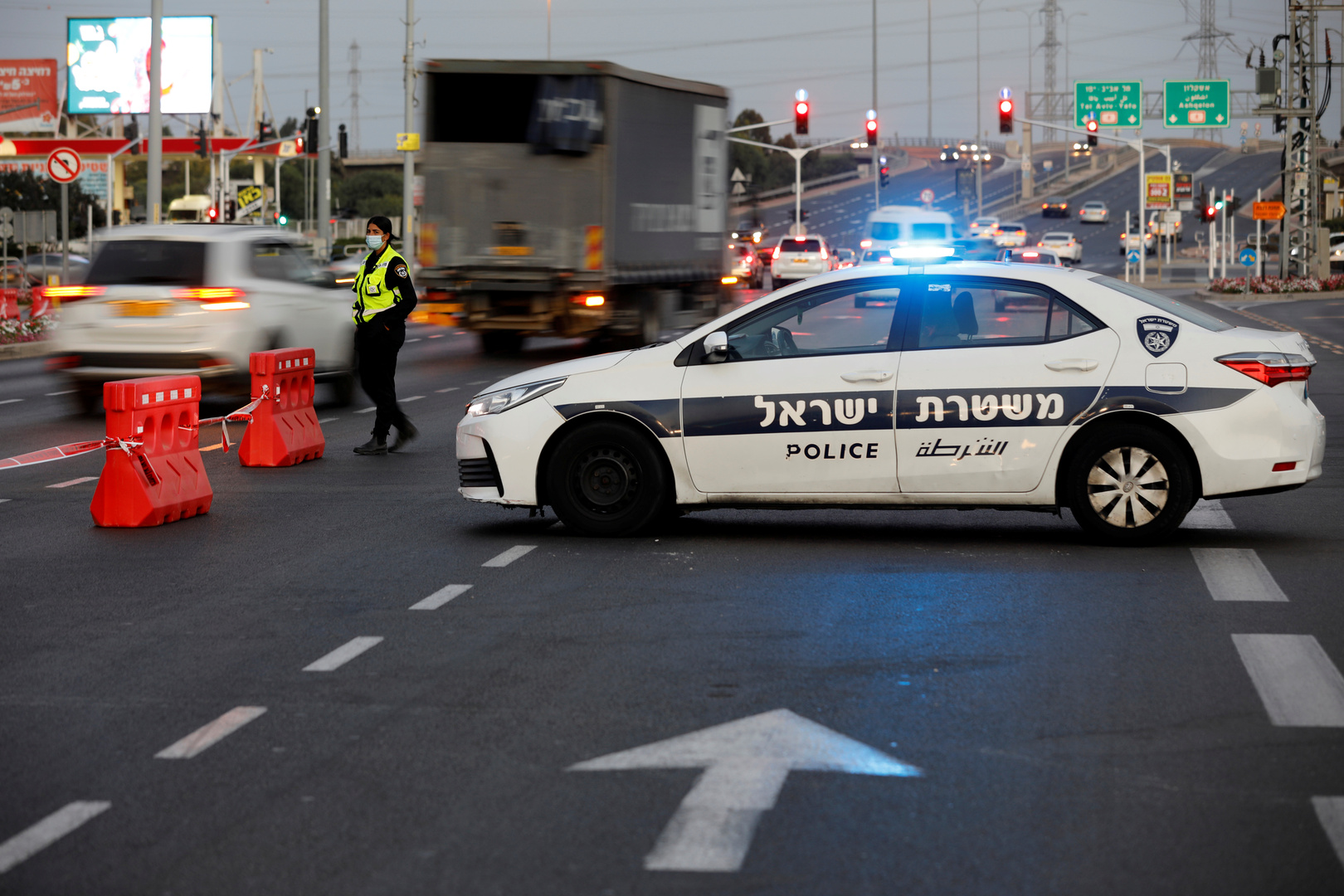 إصابات جراء اقتحام سيارة مطعما في إسرائيل
