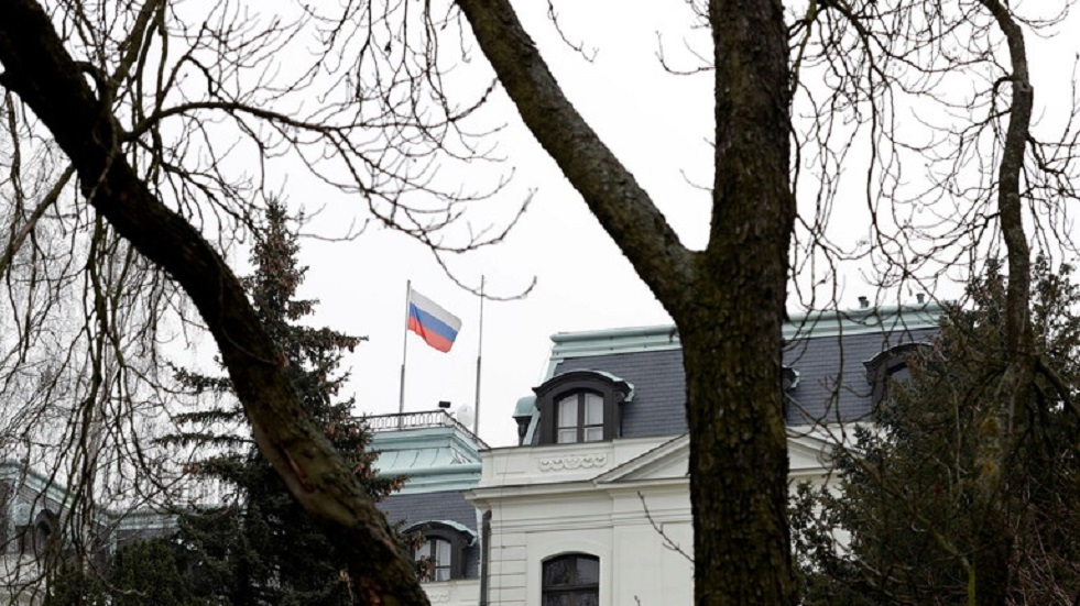 الخارجية التشيكية تحدد عدد موظفي السفارة الروسية المتبقين في براغ