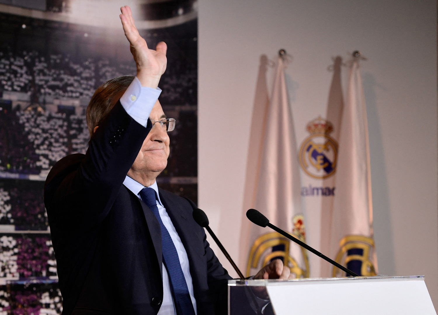 رئيس ريال مدريد يصر على عودة دوري السوبر