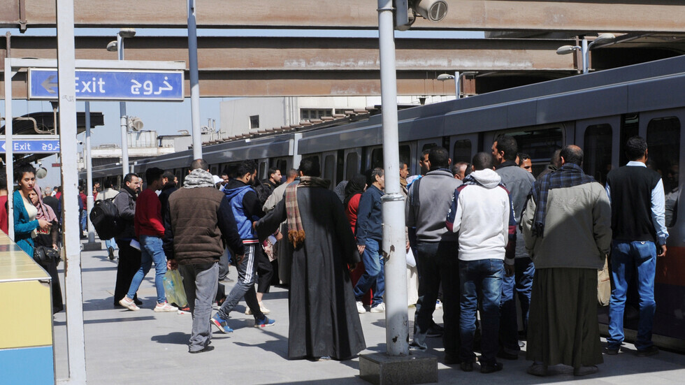 مصر.. مصدر يكشف تفاصيل اصطدام عربة مترو بدعامة معدنية - فيديو