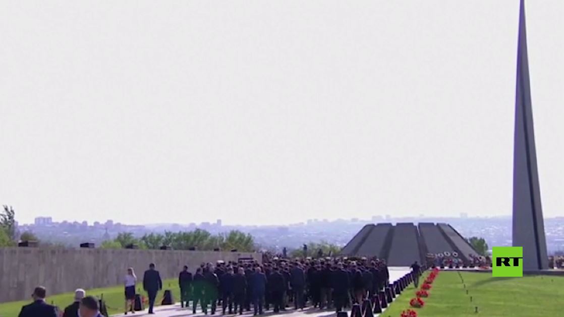 بالفيديو.. رئيس وزراء أرمينيا ومسؤولون كبار يشاركون في إحياء ذكرى ضحايا إبادة الأرمن