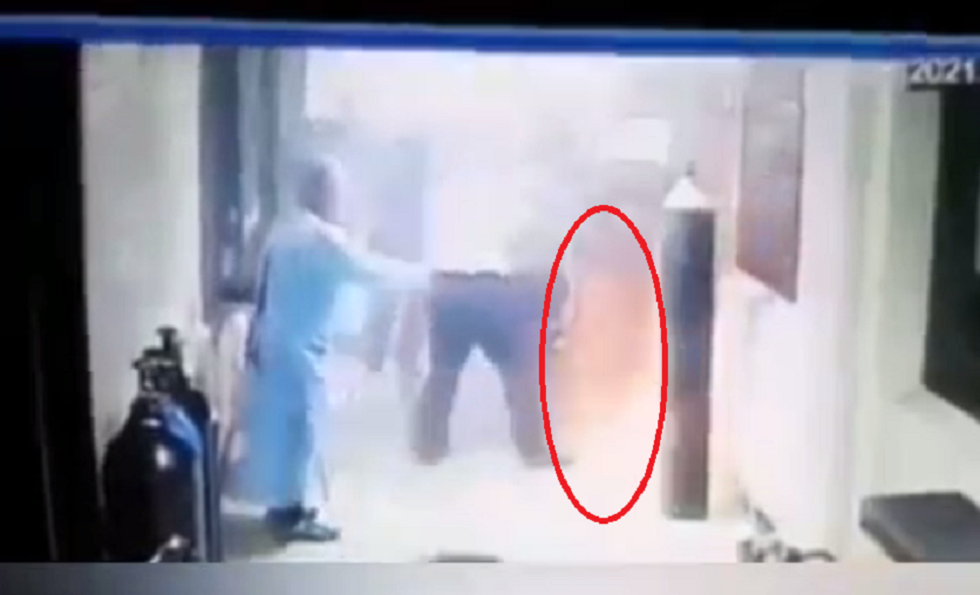 اللحظة الأولى لانفجار مستشفى ابن الخطيب في بغداد (فيديو)