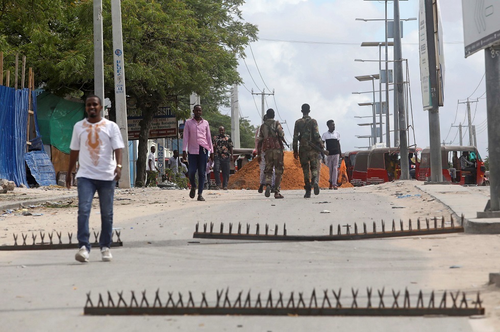 قوات معارضة للرئيس الصومالي تسيطر على مناطق بالعاصمة