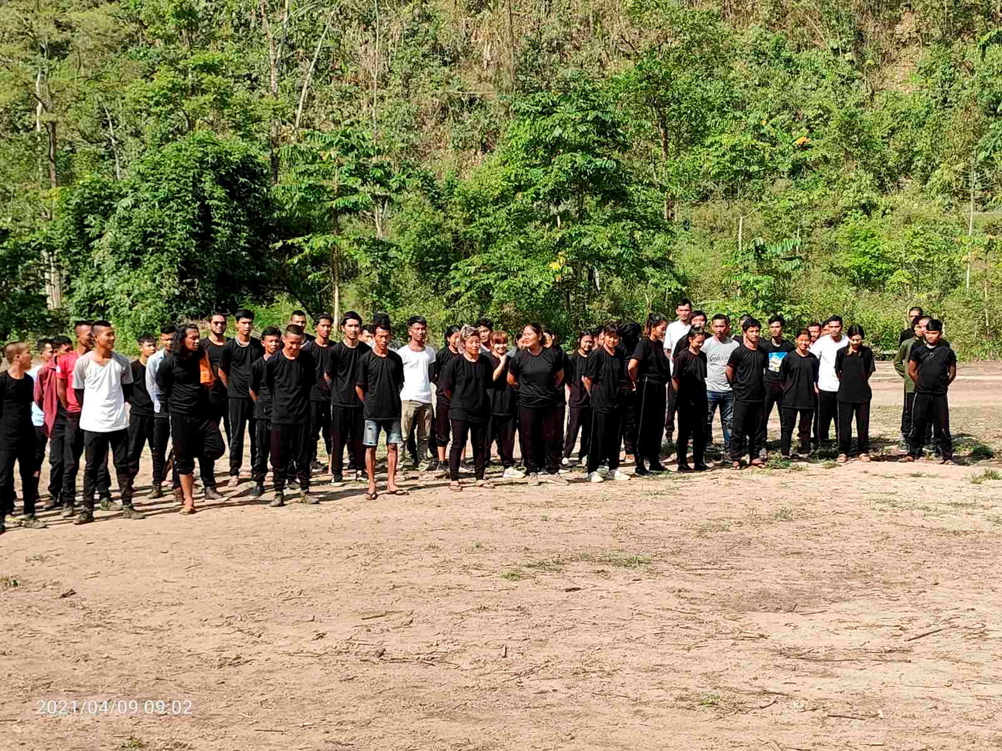 محتجون في ميانمار يتدربون على قتال المجلس العسكري