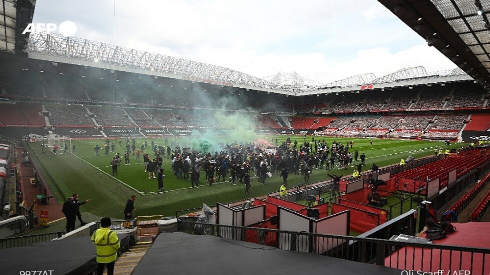 جماهير مانشستر يونايتد تقتحم ملعب 