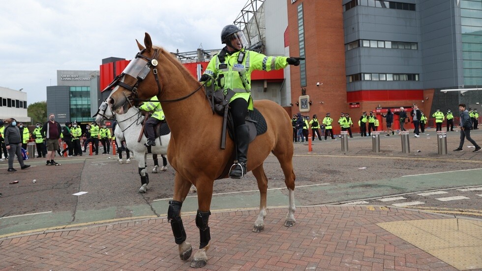 رسميا.. تأجيل مباراة مانشستر يونايتد وليفربول لأسباب أمنية