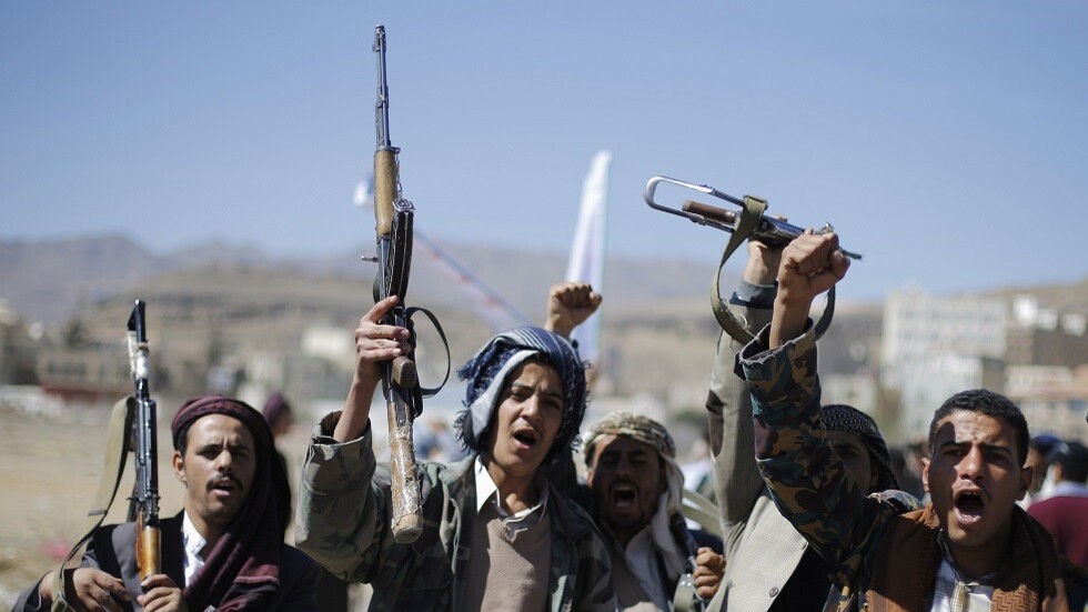 الجيش اليمني يعلن مقتل وإصابة عشرات الحوثيين بغارات في مأرب