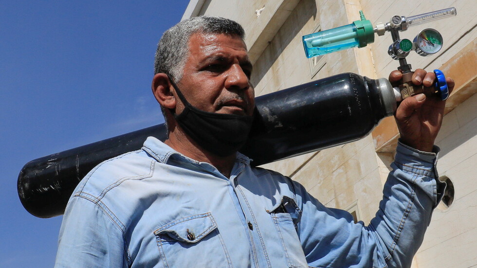 الحكومة المصرية تعلن إغلاق المتاجر والمراكز التجارية والمقاهي من الساعة 9 مساء يوميا لمدة اسبوعين