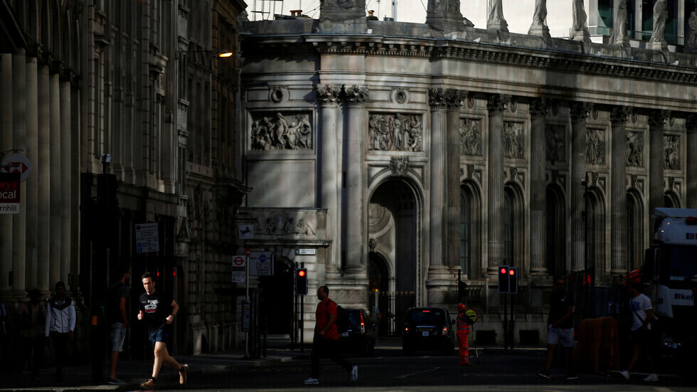 بريطانيا تسجل 2144 إصابة و27 وفاة جديدة بكورونا