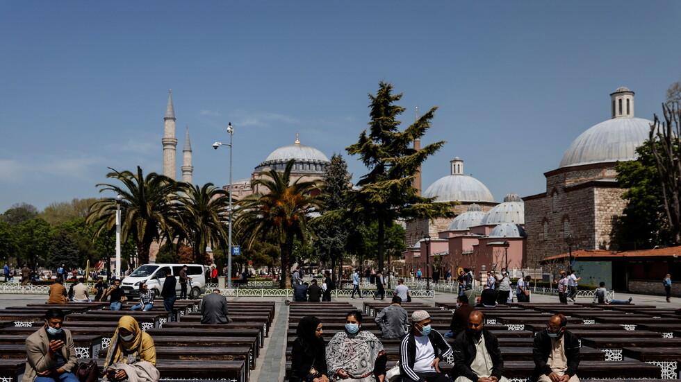 تركيا ترصد 356 وفاة جديدة بكورونا والسلطات تعلن عن انخفاض ملحوظ للإصابات