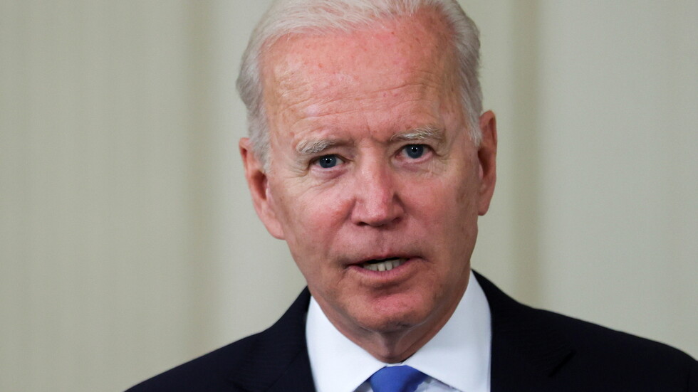 بايدن يقول إنه يدعم رفع حقوق حماية الملكية الفكرية عن لقاحات كوفيد-19