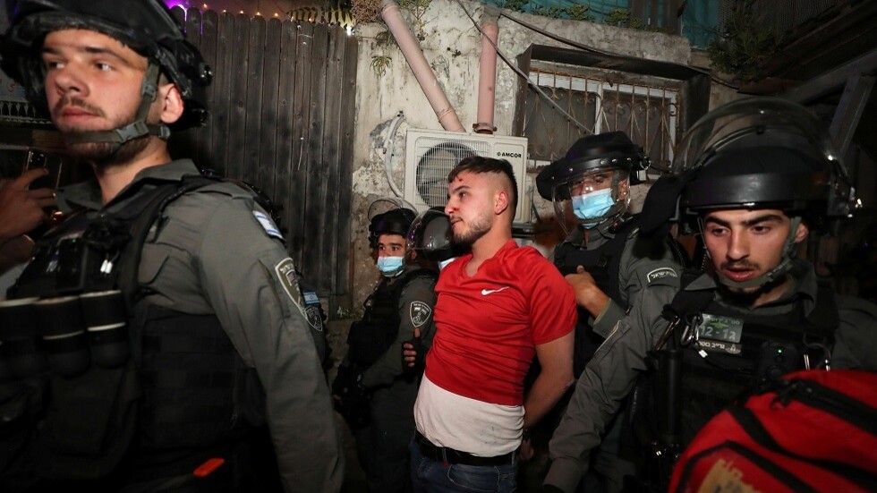 إصابة فلسطينيين واعتقال آخرين خلال قمع قوات إسرائيلية لمعتصمين في القدس