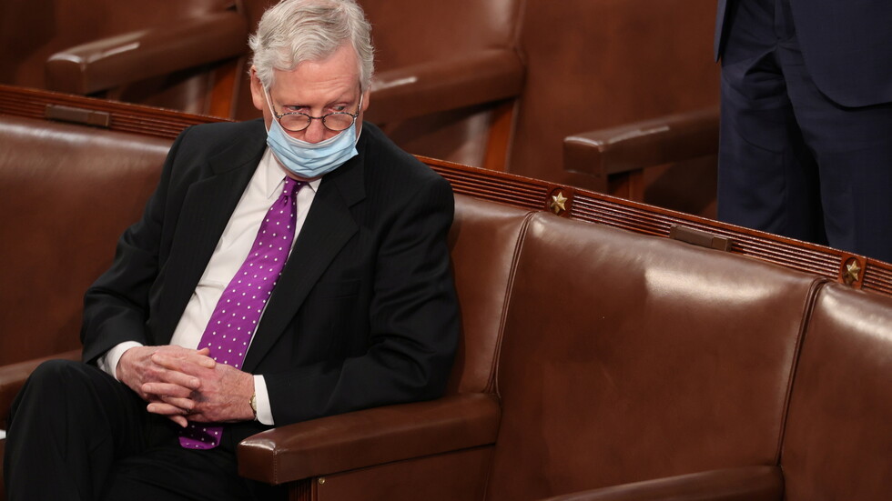 ماكونيل: تركيزي ينصب 100% على وقف إدارة بايدن