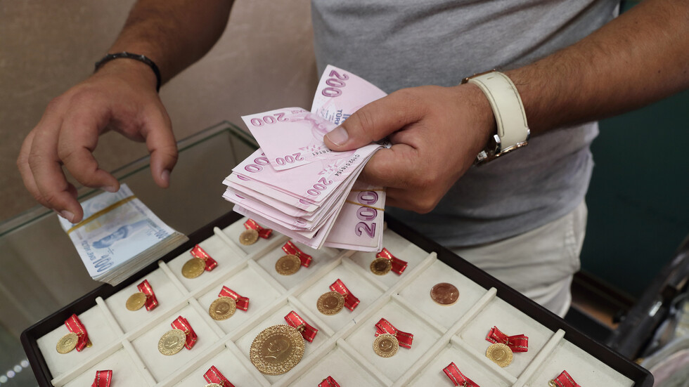 الليرة تترقب قرار المركزي التركي